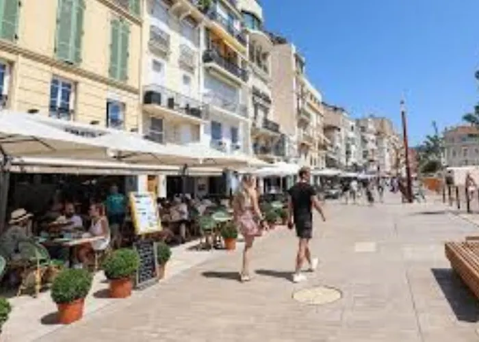 SUPERBE DUPLEX IDEALEMENT SITUE PROCHE PLAGES AVEC GRANDE TERRASSE VUE PORT !l A1B59